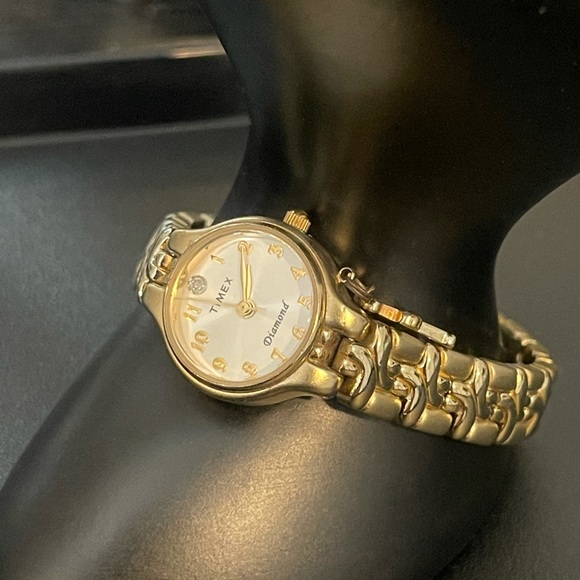 Womens Vintage Diamond TIMEX watch w/Cross charm - Picture 5 of 6